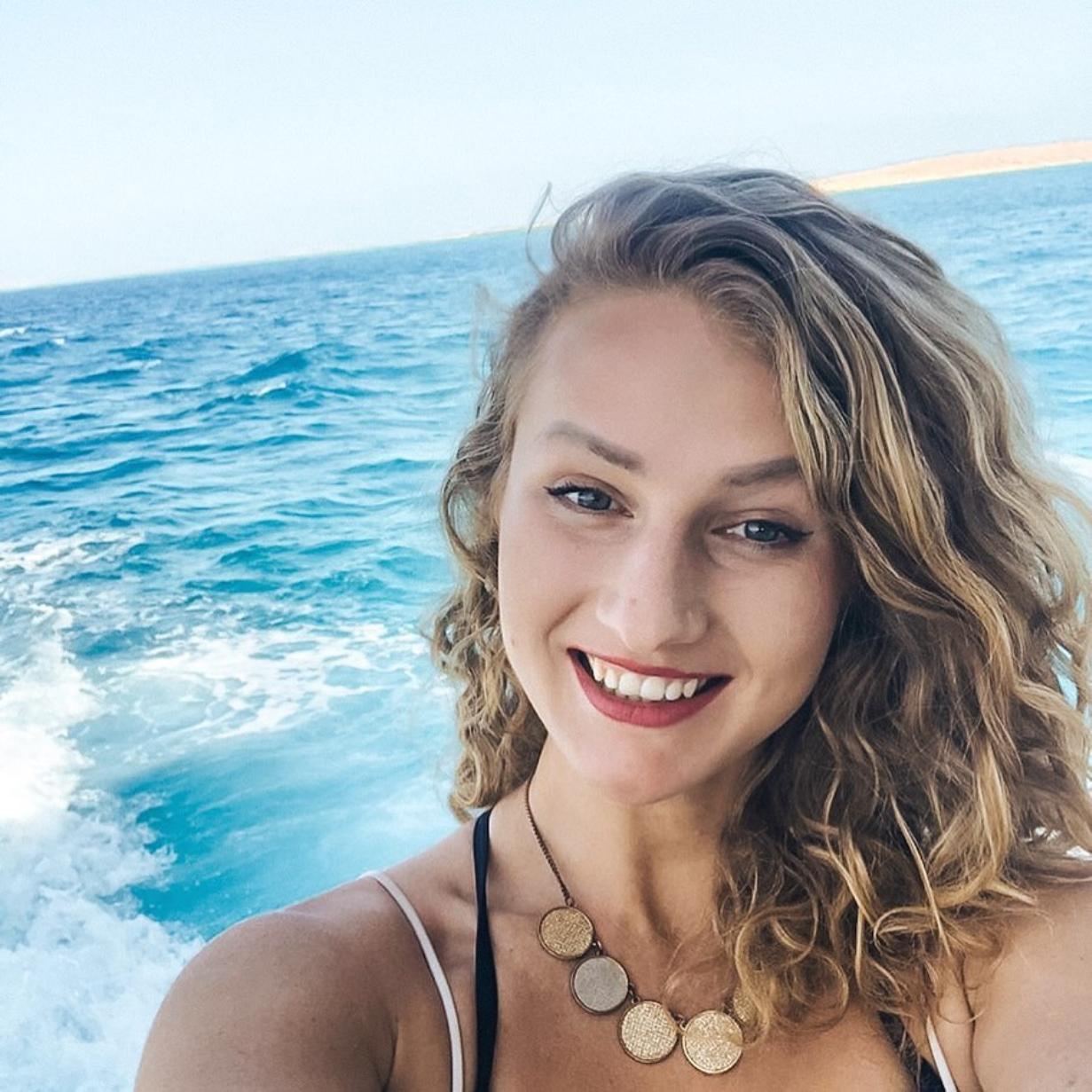 Hello, my name is Ája.